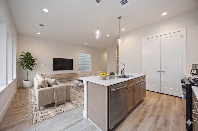 Photo - 6112 De Campo St