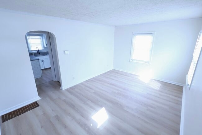 Photo - 787 Austin Ave