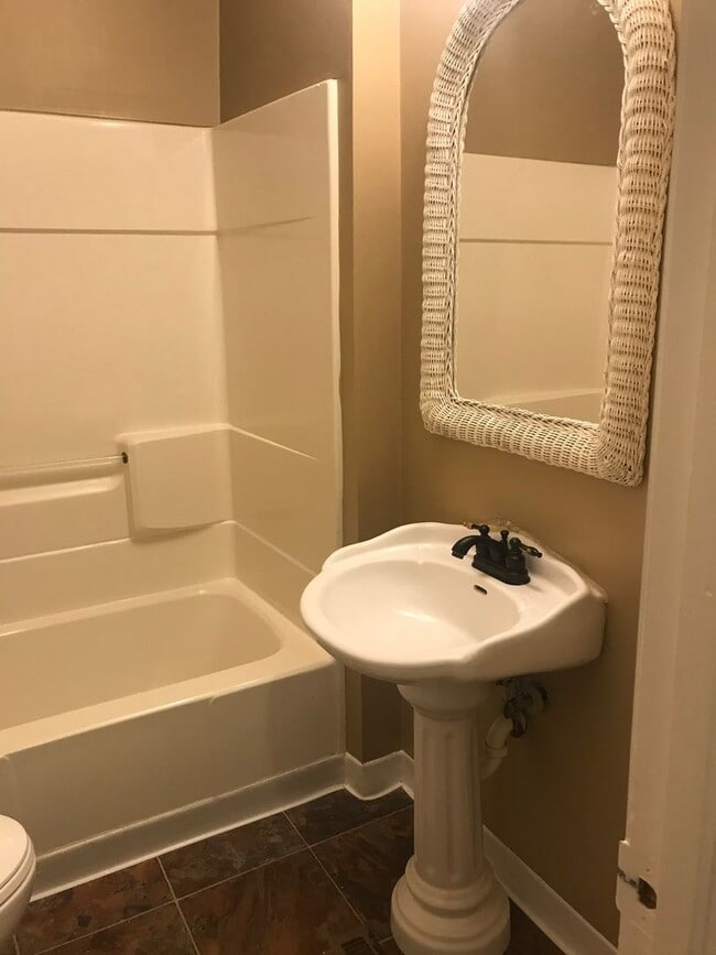 Photo - Lovely 3 bedroom Towhhome