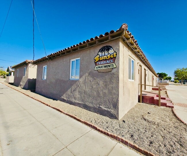 Building Photo - Cozy 1 Bedroom / 1 Bathroom Apartment Available for Lease in Yuma, AZ! Unit 575 W 3rd St