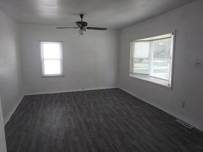 Photo - 974 Hovey St