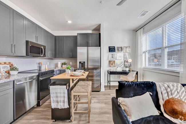 Studio, 1BA - 640SF - Kitchen/Dining Room - Broadstone Oliver