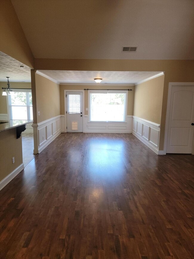 Photo - 2581 Kirby Ave