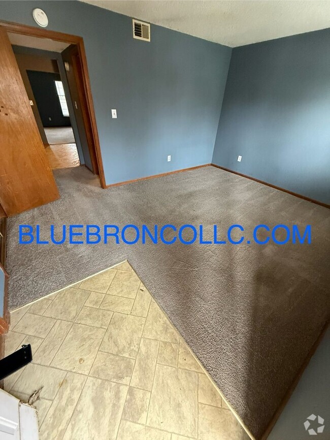Building Photo - Beautiful 1 bedroom for a great price in B... Unit 169 Rental