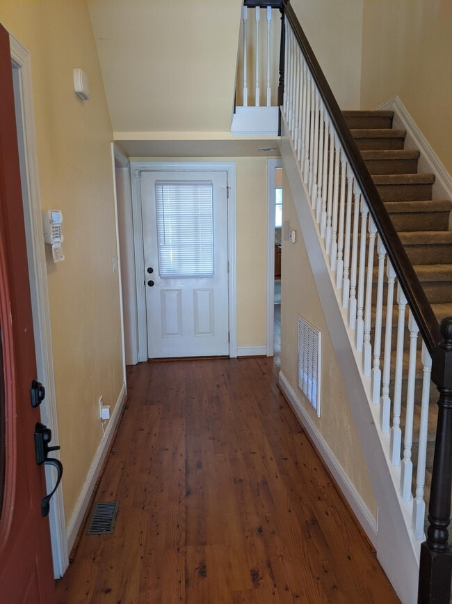 Photo - 218 W 32nd St