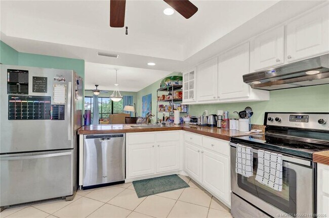 Photo - 1811 SW Palm City Rd Unidad A302