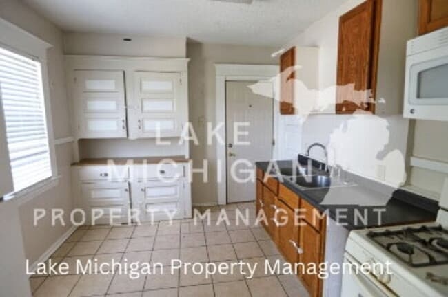 Photo - 941 Baldwin St SE Unit #2