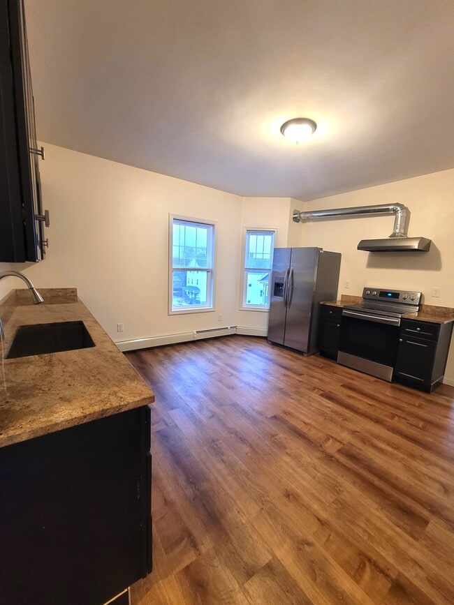 Building Photo - 119 Rodney St Unit 2