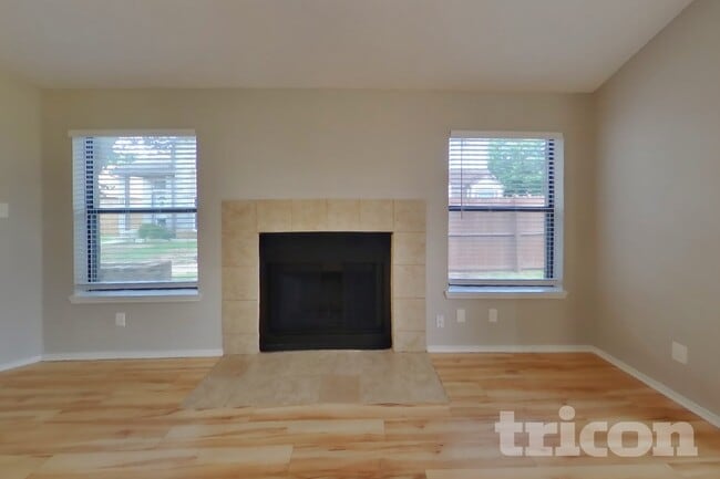 Photo - 2033 Feather Ln