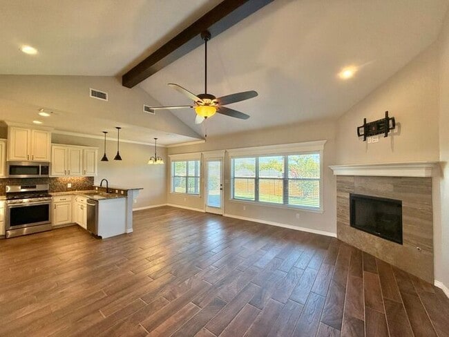 Photo - Beautiful 3-Bedroom, 2-Bath Home with Mode...