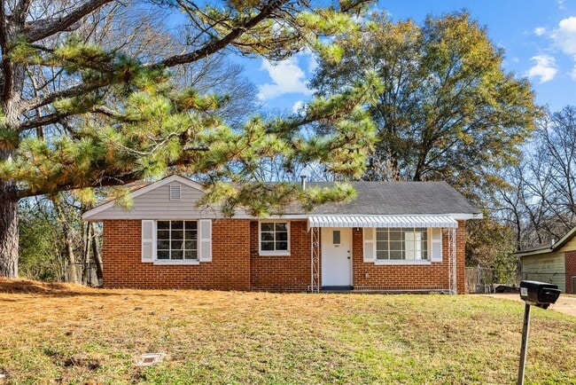 Building Photo - Newly Renovated 3 Bedroom 2 Bath Home Available Now! MOVE-IN SPECIAL: Get your FIRST MONTH'S rent...