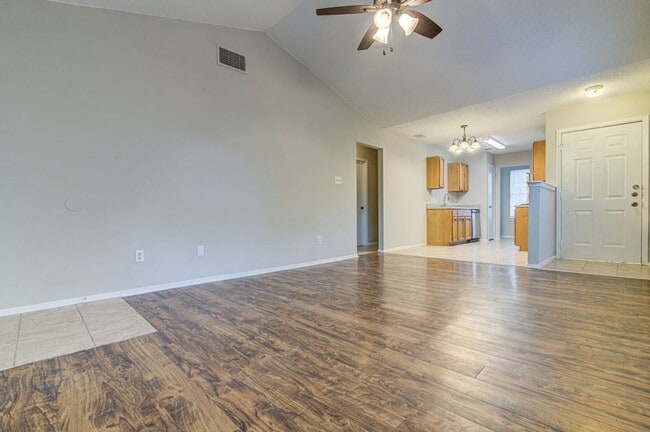 Photo - 8116 West Gate Blvd Unidad -B