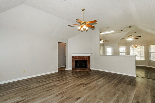 Photo - 75 Oakridge Cove