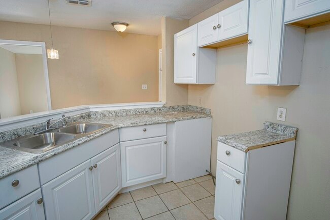 Building Photo - 717 N Colorado St