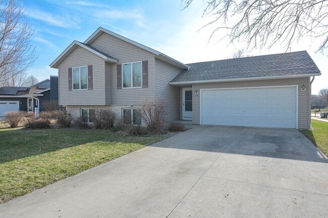 Building Photo - Bright 4BR on Corner Lot in SW Rochester