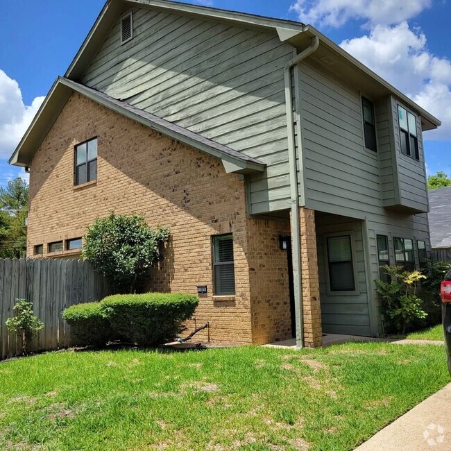 Building Photo - 2 Bedroom Townhouse PTISD