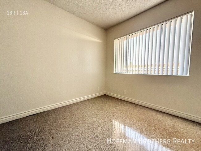 Photo - 8900 Burnet Ave Unidad 124