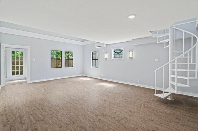 Photo - 204 E Houston St Unit B