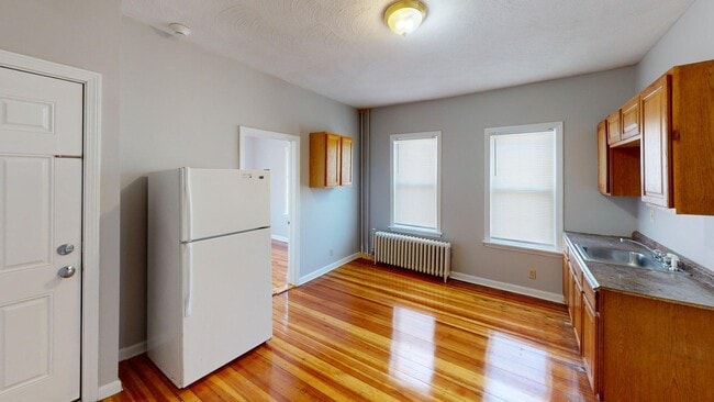 Building Photo - 52 Sumner St Unit 1