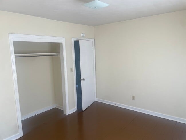 Photo - 852 Reaves St