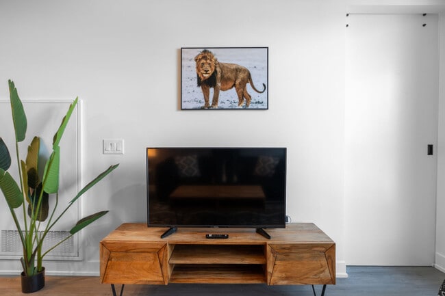 Photo - 90 Champagne Ave S Unit ID1223083P