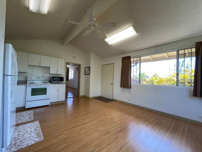 Clean, Spacious, and Large 1Bdrm 1Bath, ... - Clean, Spacious, and Large 1Bdrm 1Bath,   ... House