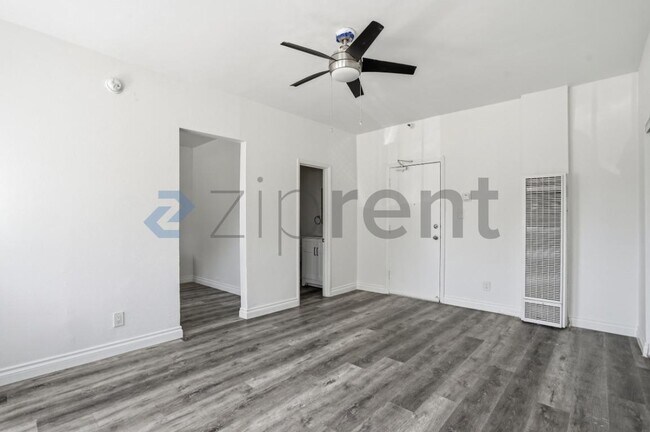 Photo - 1513 W 12th Pl