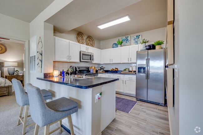 2BR, 2BA - 1108SF - Kitchen - Cedar Ridge Apartments