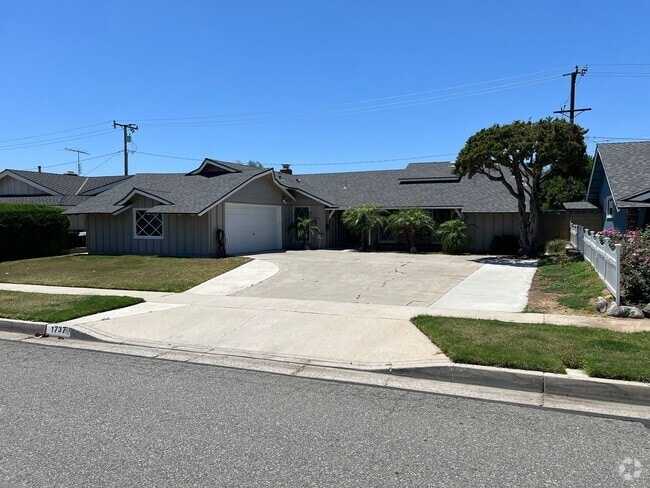 Building Photo - Adorable and Recently Upgraded 4 Bedroom P... Rental