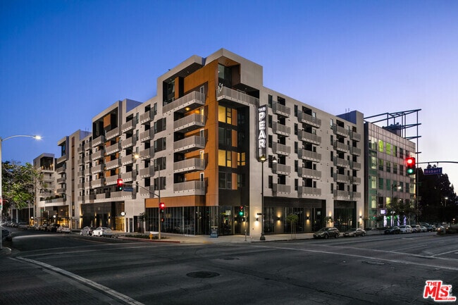 Building Photo - 687 S Hobart Blvd Unit 310 Rental