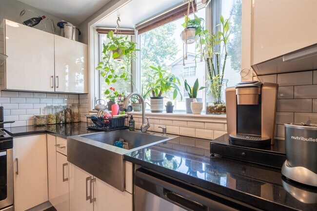Photo - 530 40th St Unit 1