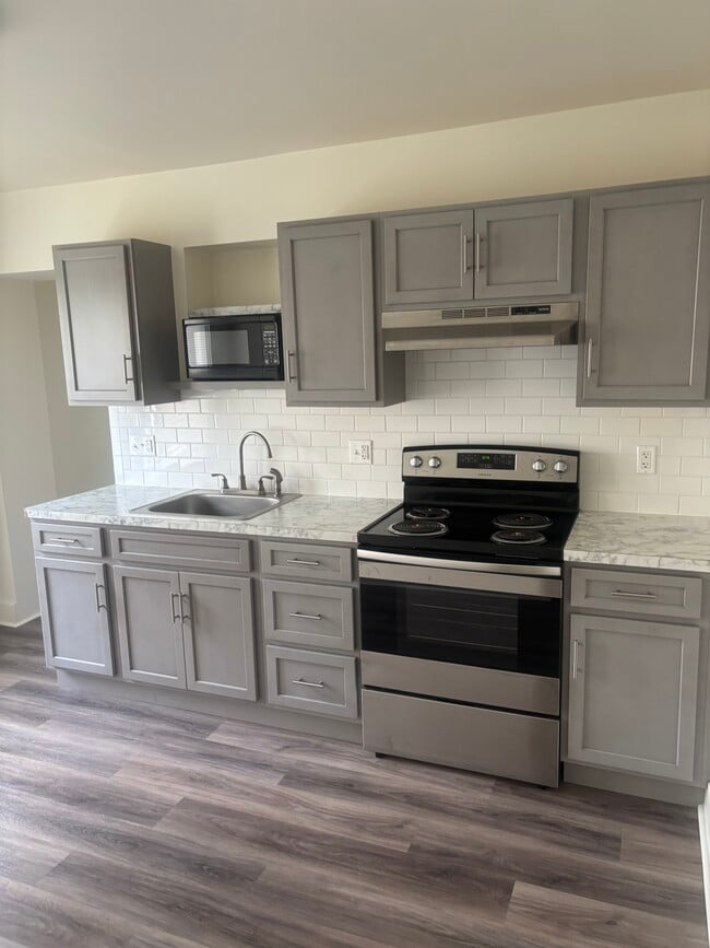Building Photo - 103 Montrose Ave Unit Apt A
