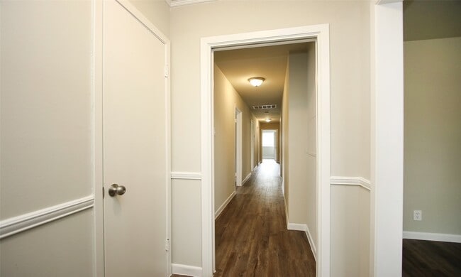 Photo - 9205 Vicksburg Ave