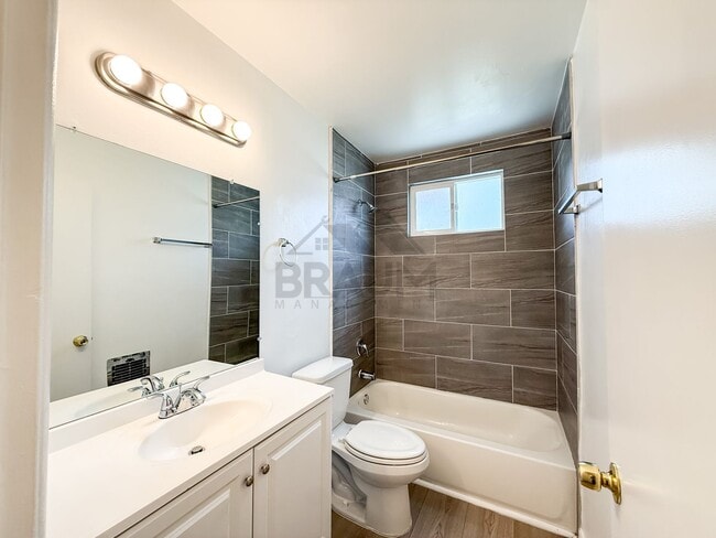 Photo - 19405 Haynes St Unidad 9