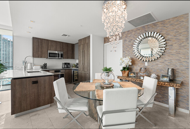 Photo - 950 Brickell Bay Dr