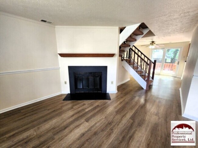 Photo - Charming 3br/1.5ba Townhome Updated, Convenient, And Move In Ready