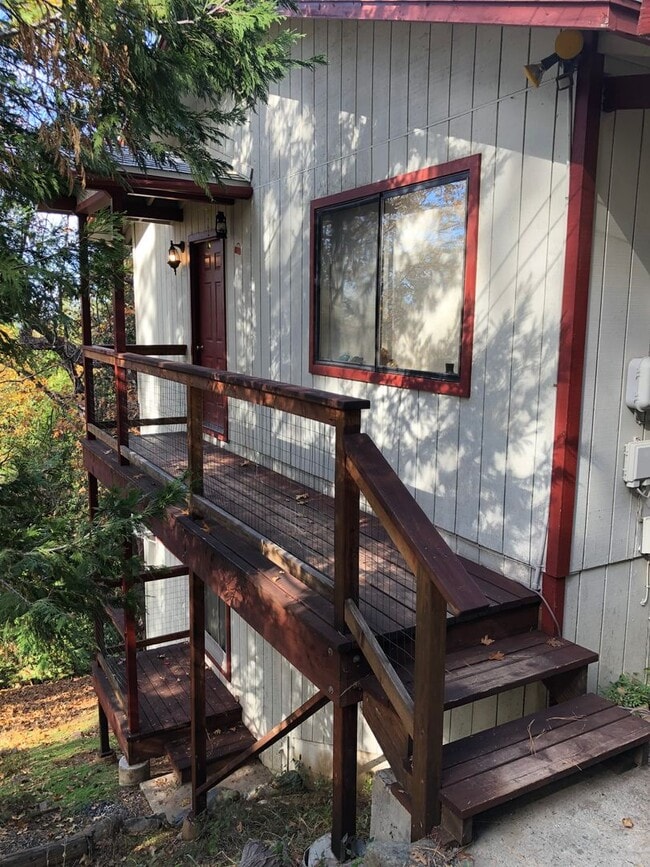 Photo - Beautiful Home in the Trees!!!  New Paint ...