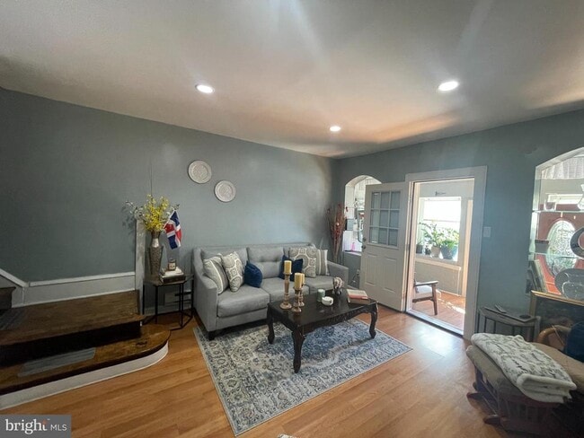 Photo - 925 E Tioga St