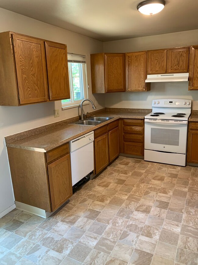 Photo - 3 Bed, 1.5 Bath Duplex in Central Fort Collins!