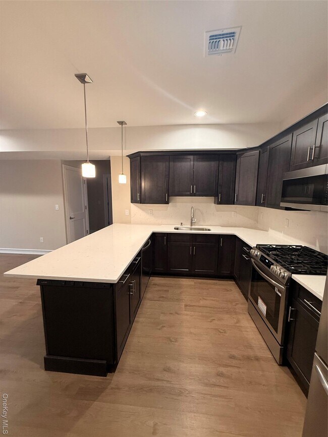 Photo - 122 Greenwich Ave Unit 404