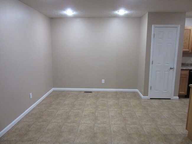 Photo - Large 5 Bedroom, 2 Bathroom Eastside Home - Pets Welcome*