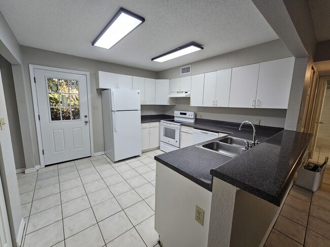 Photo - 6832 Hunt St Unidad C