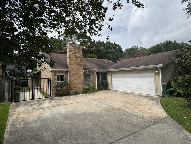 Building Photo - 11322 Briar Forest Dr