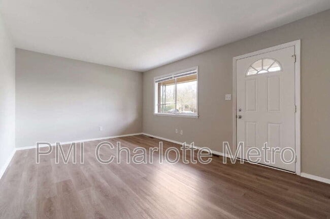 Photo - 4717 Monmouth Dr