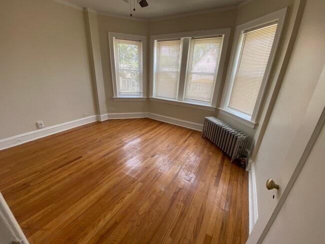 Photo - 8900 S Langley Ave Unidad 2