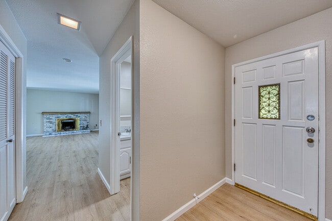 Photo - 1095 Pacific St