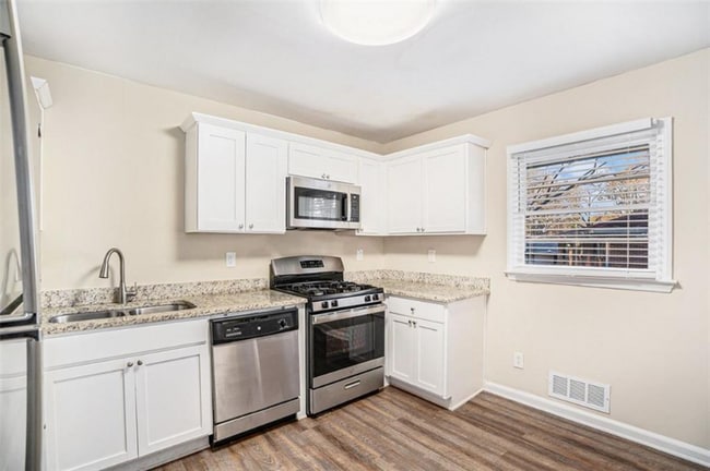 Photo - 226 Collum St NW