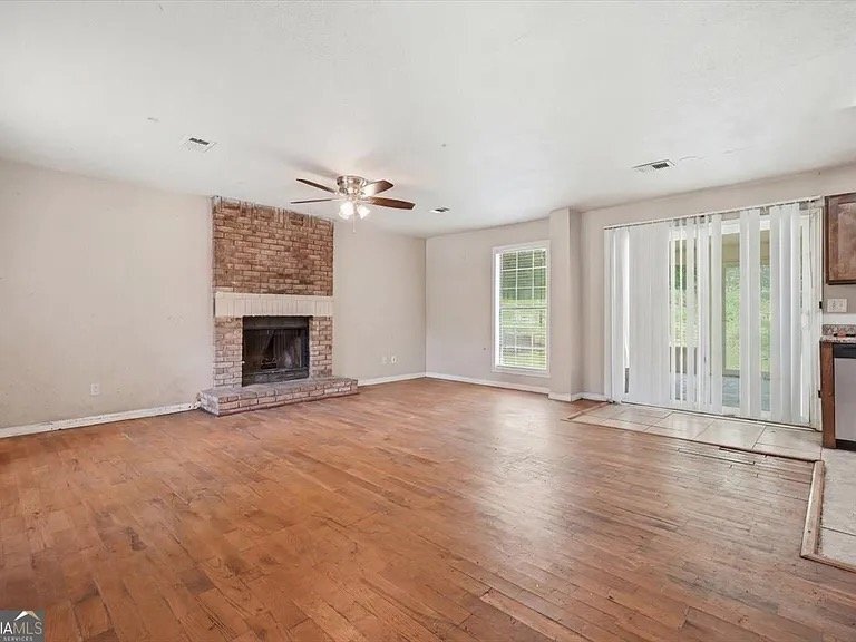 Photo - 194 Brownlee Rd SW