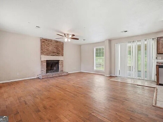 194 Brownlee Rd SW