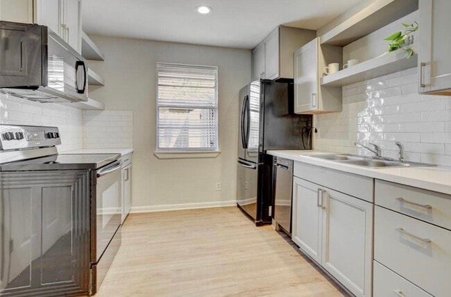 Photo - 334 Pennington Dr